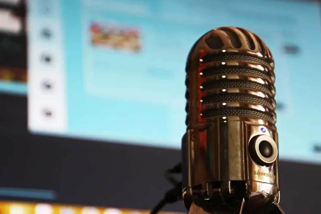 Cómo preparamos una locución clara para anuncios cortos